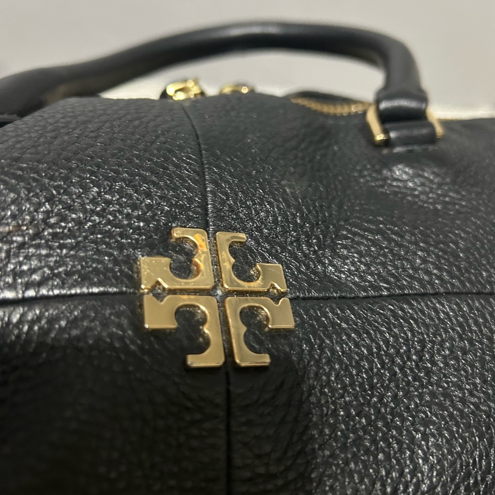 Tory Burch Black Shoulder Bag with Gold Accents - Picture 2 of 8